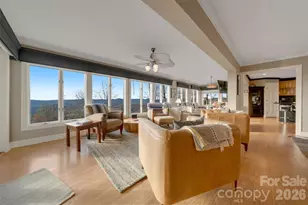 300 Roberts Dr, Hendersonville, NC 28739 - Photo 1