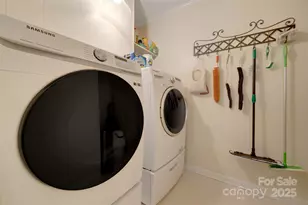 300 Roberts Dr, Hendersonville, NC 28739 - Photo 37