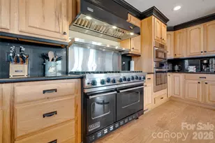 300 Roberts Dr, Hendersonville, NC 28739 - Photo 15