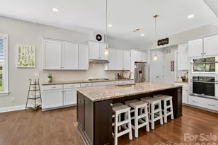 401 Hollyhock Dr, Matthews, NC 28104 - Photo 5