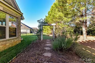 401 Hollyhock Dr, Matthews, NC 28104 - Photo 35