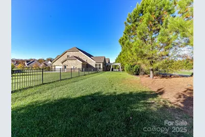 401 Hollyhock Drive, Matthews, NC 28104 - Photo 33