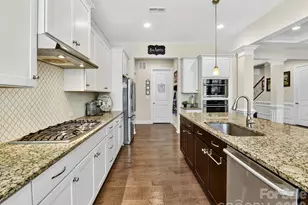 401 Hollyhock Dr, Matthews, NC 28104 - Photo 7