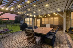 401 Hollyhock Dr, Matthews, NC 28104 - Photo 3