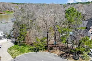 11055 Holiday Cove Dr, Tega Cay, SC 29708 - Photo 31