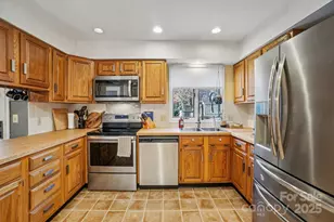 305 N Scarlet Oak Ln, Hendersonville, NC 28791 - Photo 7