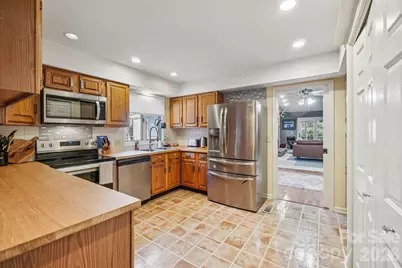 305 N Scarlet Oak Lane, Hendersonville, NC 28791 - Photo 7