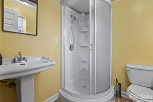 1002 4th St NE, Conover, NC 28613 - Photo 37