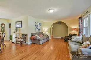 26 Bevlyn Dr, Asheville, NC 28803 - Photo 5
