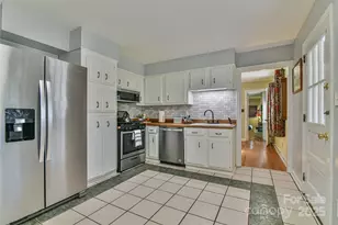 26 Bevlyn Dr, Asheville, NC 28803 - Photo 11