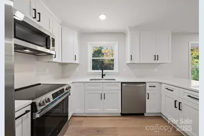 5609 Alanhurst Place, Charlotte, NC 28217 - Photo 11