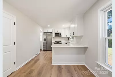 5609 Alanhurst Place, Charlotte, NC 28217 - Photo 13