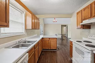 6600 Cool Water Ct, Charlotte, NC 28215 - Photo 7