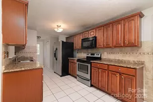 4926 Harri Ann Dr, Charlotte, NC 28227 - Photo 9