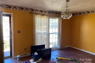 305 Red Roan Pl, Charlotte, NC 28215 - Photo 9