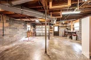 2570 Raintree St, Connelly Springs, NC 28612 - Photo 25