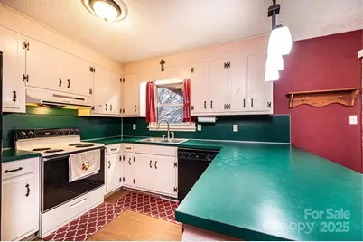 2570 Raintree Street, Connelly Springs, NC 28612 - Photo 9