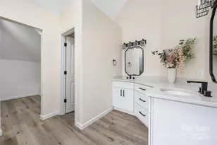 402 Sardis Rd N, Charlotte, NC 28270 - Photo 19