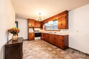 1214 Dry Ponds Rd, Granite Falls, NC 28630 - Photo 7