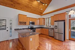 905 Old Fiddle Rd, Waynesville, NC 28786 - Photo 7