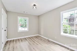 7118 April Ridge Ln, Charlotte, NC 28215 - Photo 7