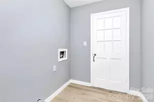 7118 April Ridge Ln, Charlotte, NC 28215 - Photo 13