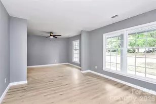 7118 April Ridge Ln, Charlotte, NC 28215 - Photo 5