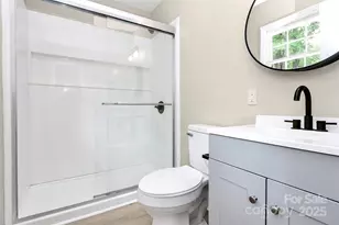 7118 April Ridge Ln, Charlotte, NC 28215 - Photo 7