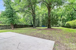 7118 April Ridge Ln, Charlotte, NC 28215 - Photo 15