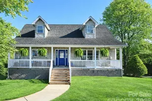 518 30th Ave Cir NE, Hickory, NC 28601 - Photo 1