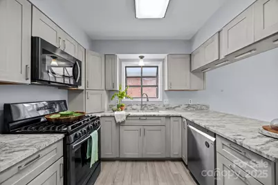 125 Exeter Court, Hendersonville, NC 28791 - Photo 19