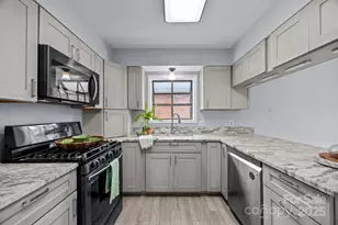 125 Exeter Ct, Hendersonville, NC 28791 - Photo 19