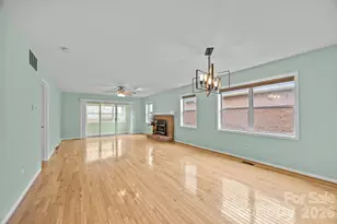 125 Exeter Ct, Hendersonville, NC 28791 - Photo 23