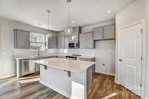 9220 Pagoda Oak Dr, Charlotte, NC 28269 - Photo 3