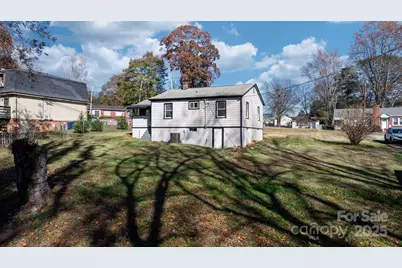 204 22nd Avenue NE, Hickory, NC 28601 - Photo 17