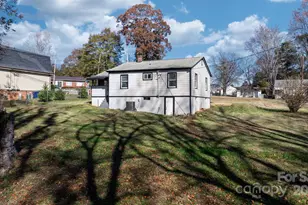 204 22nd Ave NE, Hickory, NC 28601 - Photo 17