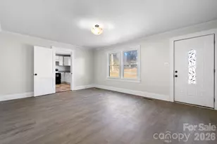 204 22nd Ave NE, Hickory, NC 28601 - Photo 7