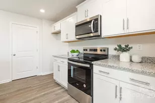 5026 Shallow Brk Dr, Charlotte, NC 28215 - Photo 5