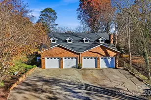 1042 1st St NE, Hickory, NC 28601 - Photo 3