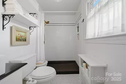 1042 1st Street NE, Hickory, NC 28601 - Photo 23