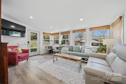 1042 1st Street NE, Hickory, NC 28601 - Photo 9