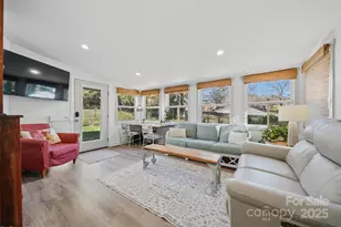 1042 1st St NE, Hickory, NC 28601 - Photo 9