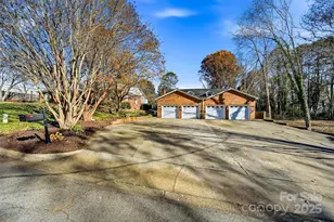 1042 1st St NE, Hickory, NC 28601 - Photo 33