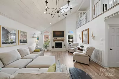 1042 1st Street NE, Hickory, NC 28601 - Photo 1