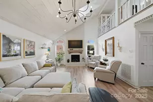 1042 1st St NE, Hickory, NC 28601 - Photo 1