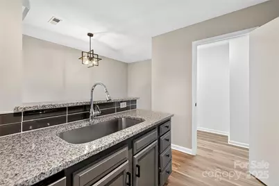 6407 Windsor Gate Lane, Charlotte, NC 28215 - Photo 5