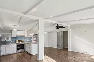 302 Meadowbrook Ct, Hendersonville, NC 28792 - Photo 9