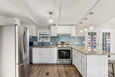 302 Meadowbrook Court, Hendersonville, NC 28792 - Photo 17