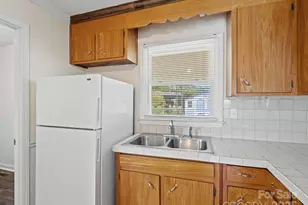 325 Prince Charles St, Charlotte, NC 28213 - Photo 11