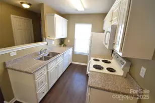 2056 Pin Oak Pl, Cramerton, NC 28032 - Photo 9